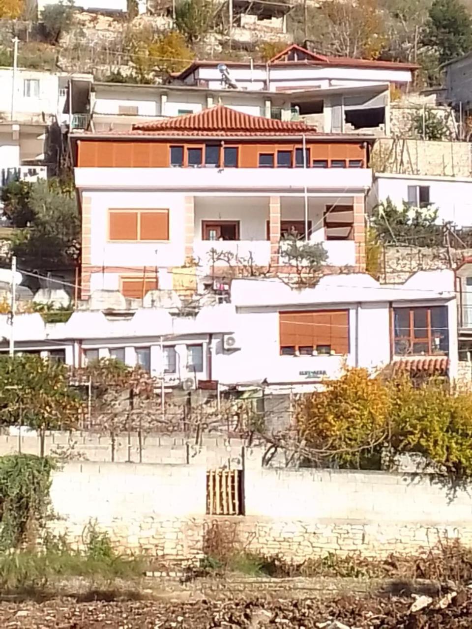 Elvi Aerd Apartment Berat Exterior photo